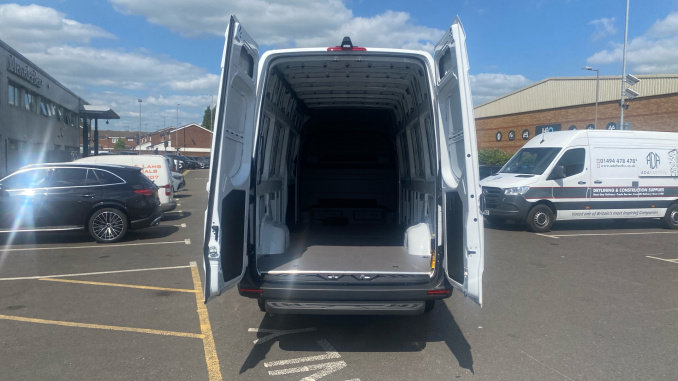 Mercedes-Benz Sprinter E414 L3 Electric Rwd 100kW 113kWh Pro Van Auto - Image 10